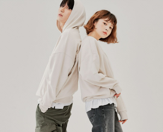 효성티앤씨의 친환경 의류 브랜드 'G3H10'의 후드티와 맨투맨. <효성 제공>